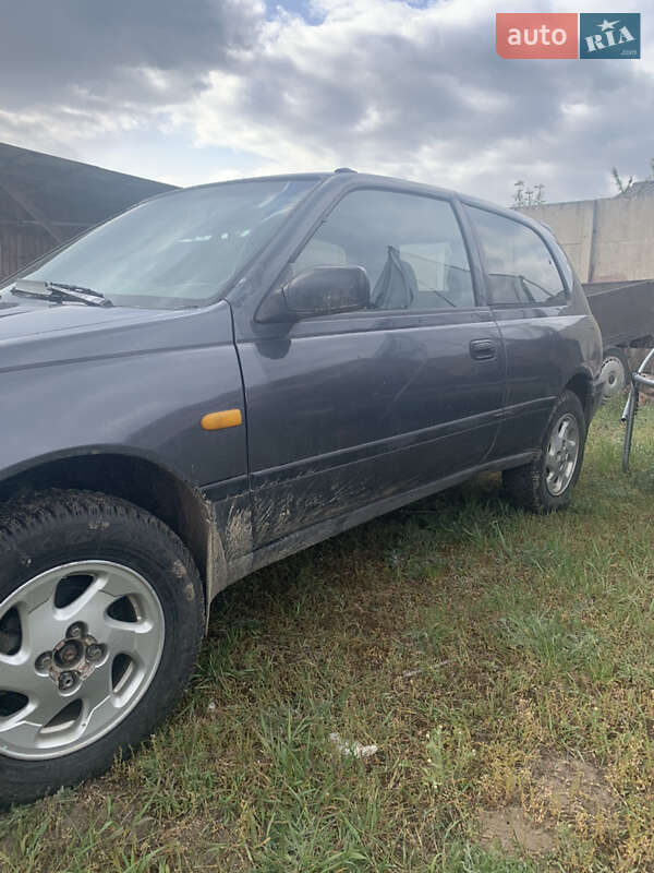 Седан Nissan Sunny 1994 в Березному