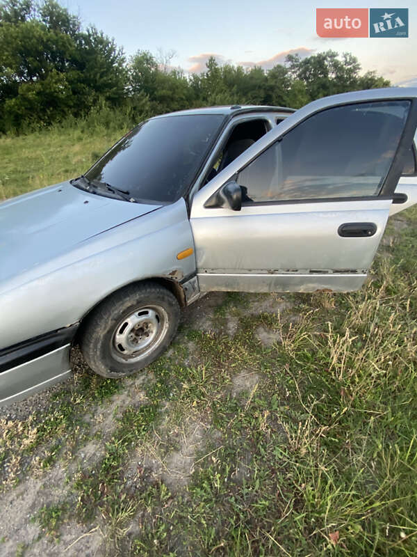 Седан Nissan Sunny 1991 в Бучачі