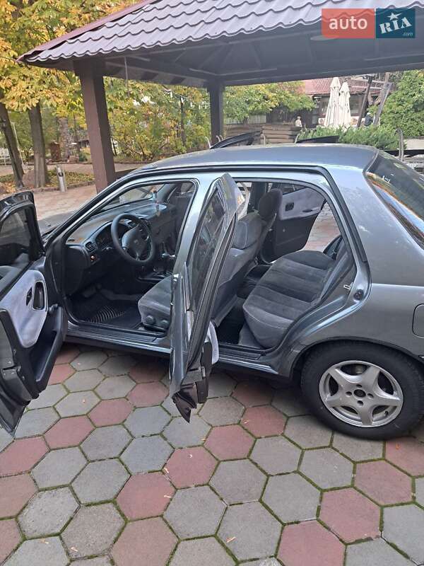 Седан Nissan Sunny 1994 в Одесі