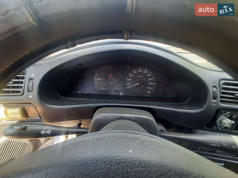 Седан Nissan Sunny 1993 в Одесі