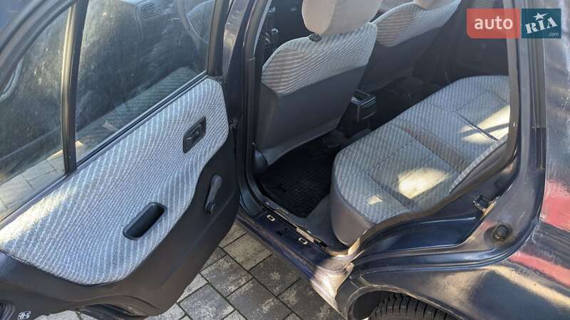 Седан Nissan Sunny 1994 в Львове фото 10 Седан Nissan Sunny 1994 в Львове