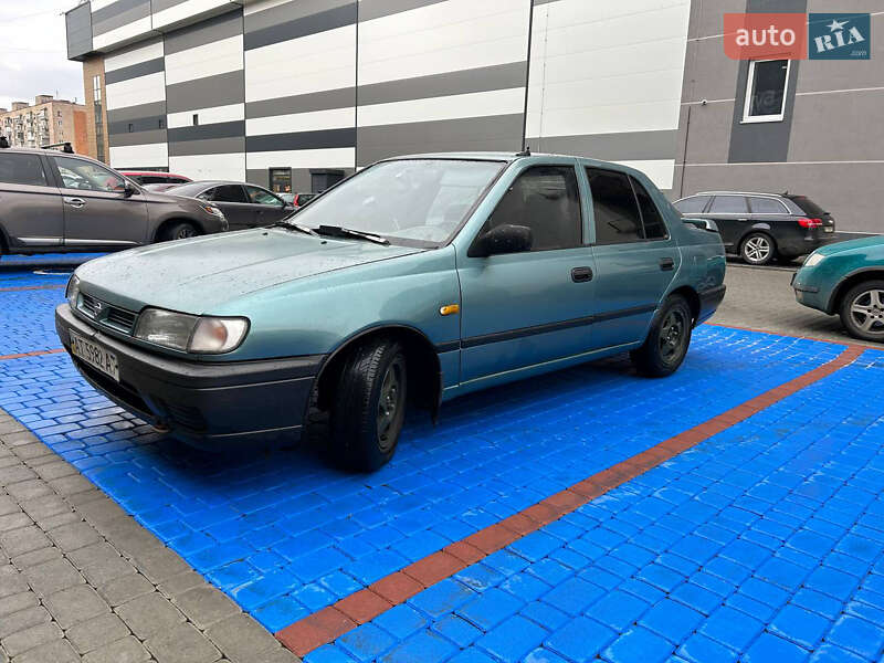 Седан Nissan Sunny 1995 в Івано-Франківську