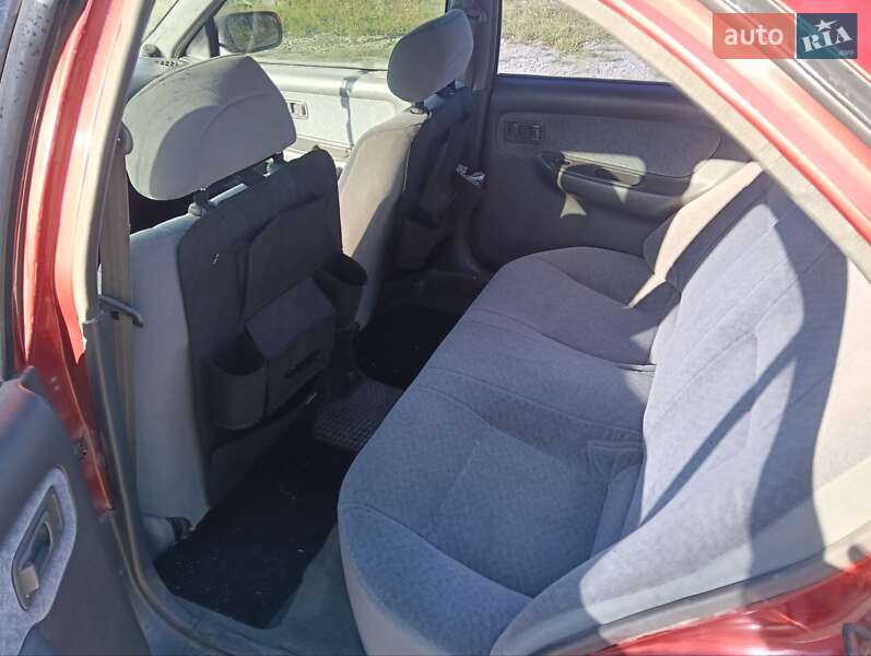 Седан Nissan Sunny 1997 в Малині