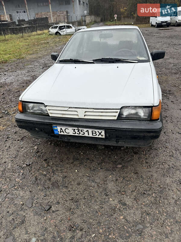 Седан Nissan Sunny 1989 в Луцке