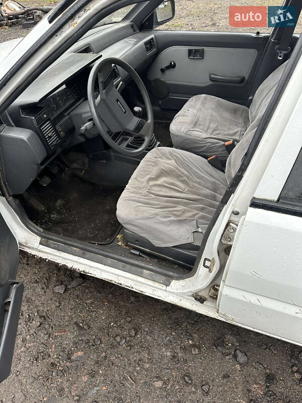 Седан Nissan Sunny 1989 в Луцке