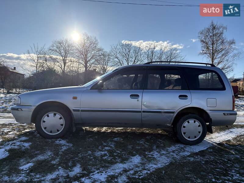 Седан Nissan Sunny 1995 в Бориславе