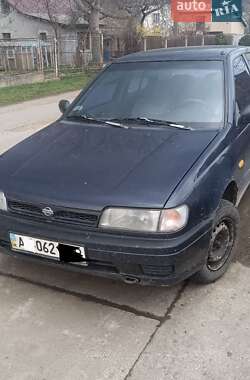 Седан Nissan Sunny 1993 в Надвірній