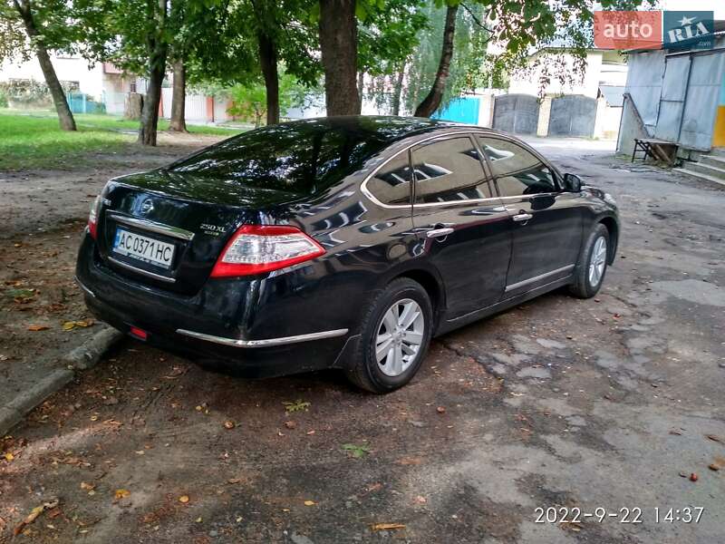 Седан Nissan Teana 2012 в Луцке