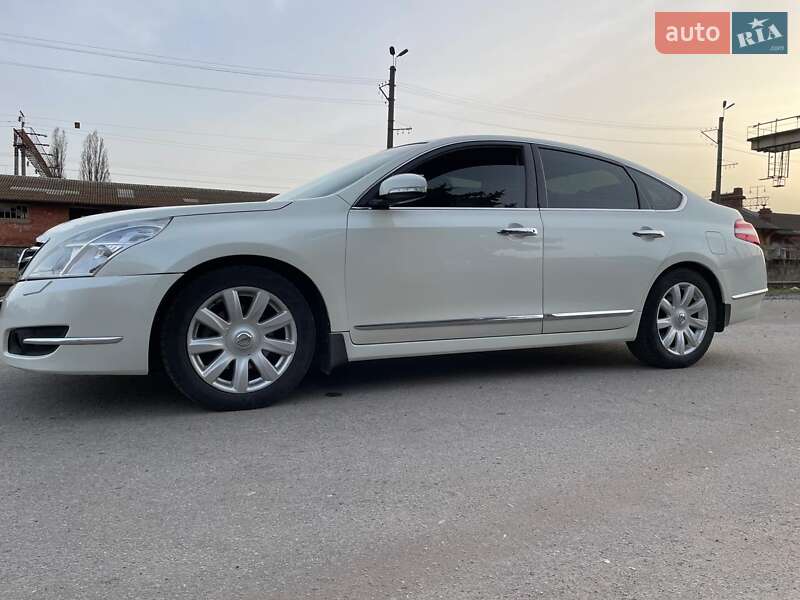 Седан Nissan Teana 2011 в Хмельницком