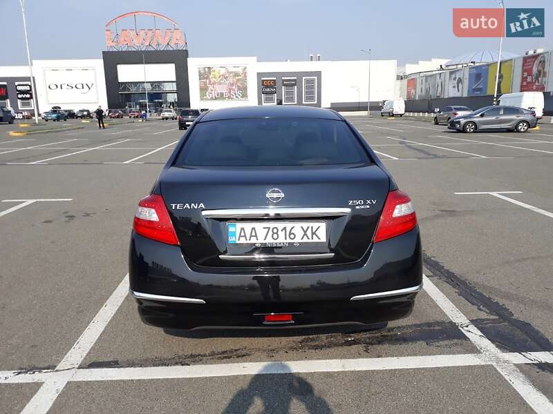 Седан Nissan Teana 2012 в Таращі
