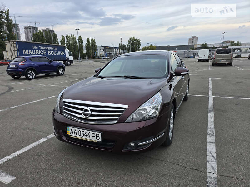 Седан Nissan Teana 2010 в Києві