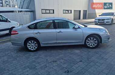 Седан Nissan Teana 2010 в Львове