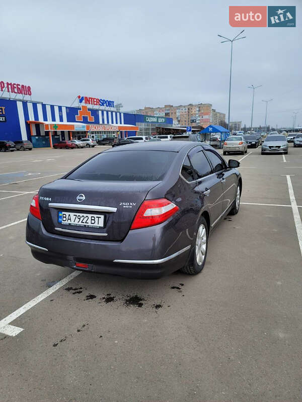 Седан Nissan Teana 2010 в Кропивницком