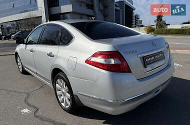 Седан Nissan Teana 2010 в 
