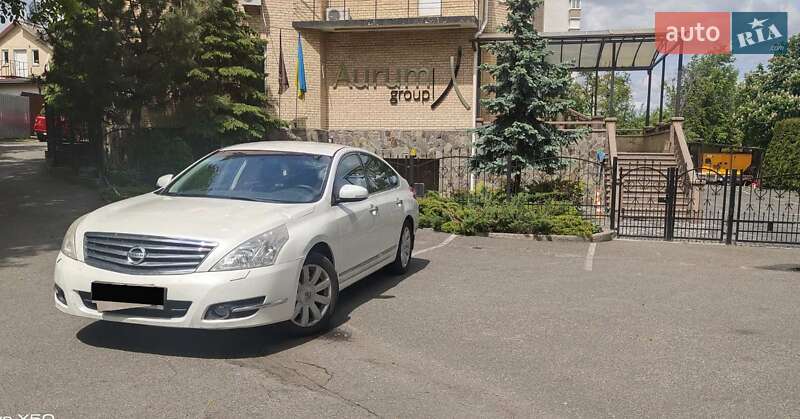 Седан Nissan Teana 2010 в 