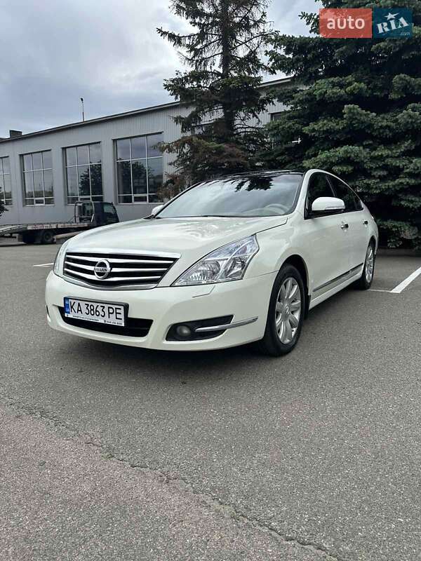 Седан Nissan Teana 2010 в 
