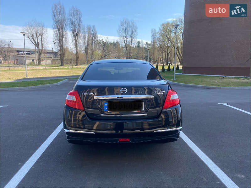 Седан Nissan Teana 2010 в Чернигове