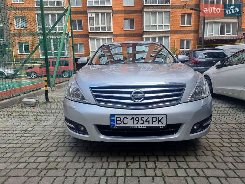 Седан Nissan Teana 2010 в Львове