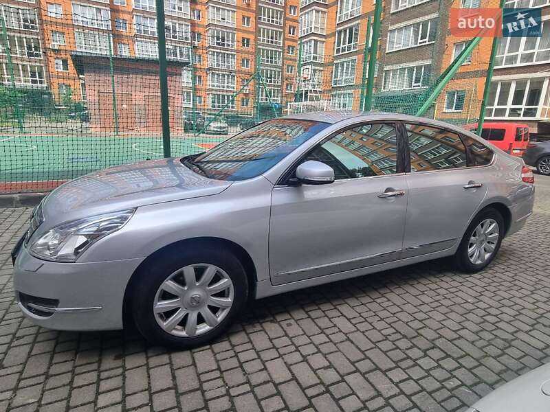 Седан Nissan Teana 2010 в Львове