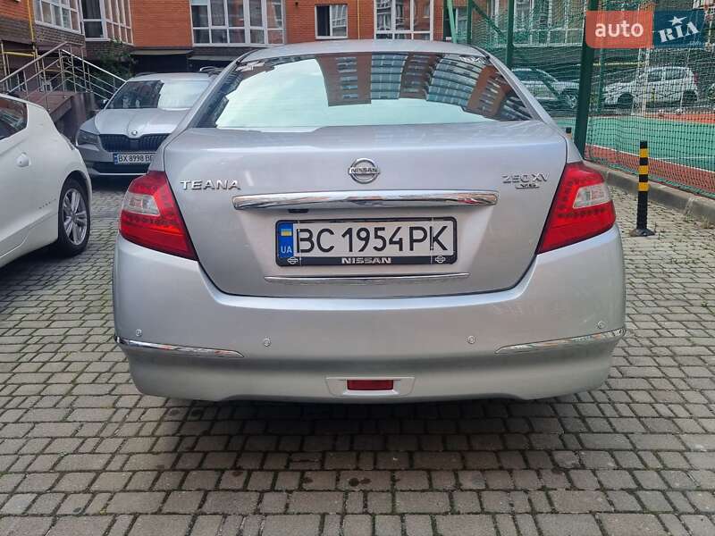 Седан Nissan Teana 2010 в Львове