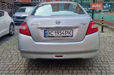 Седан Nissan Teana 2010 в 