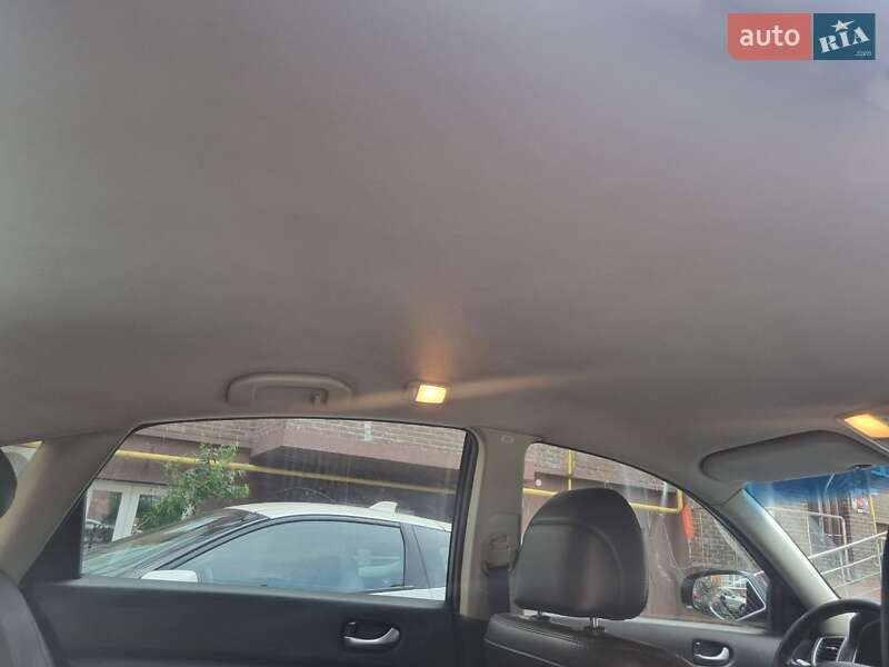 Седан Nissan Teana 2010 в Львове