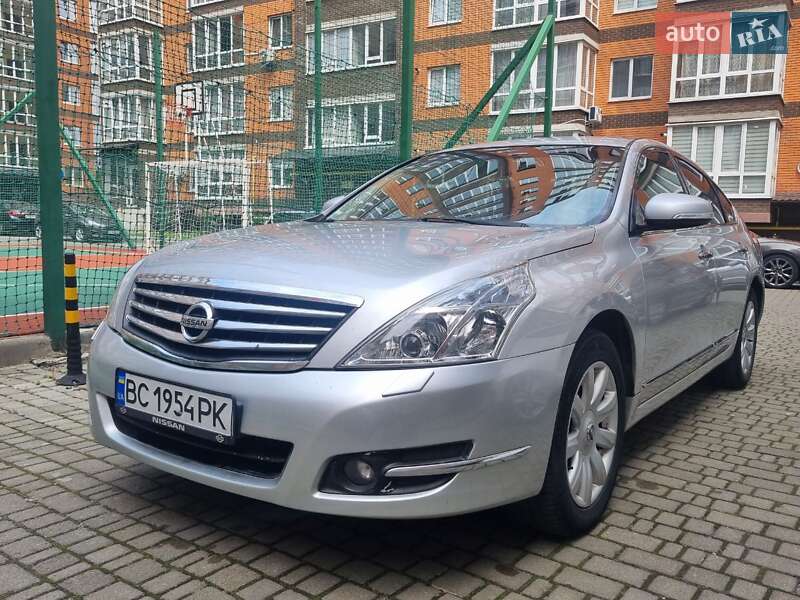 Седан Nissan Teana 2010 в Львове