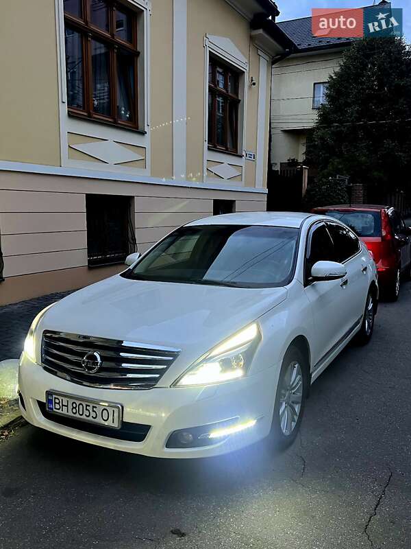 Седан Nissan Teana 2013 в Чернівцях