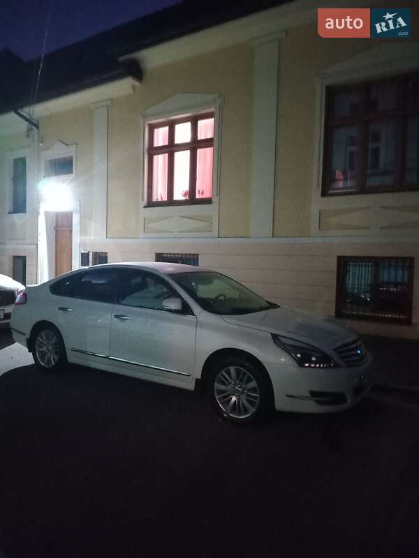 Седан Nissan Teana 2013 в Чернівцях