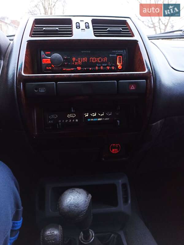 Внедорожник / Кроссовер Nissan Terrano II 1998 в Ровно