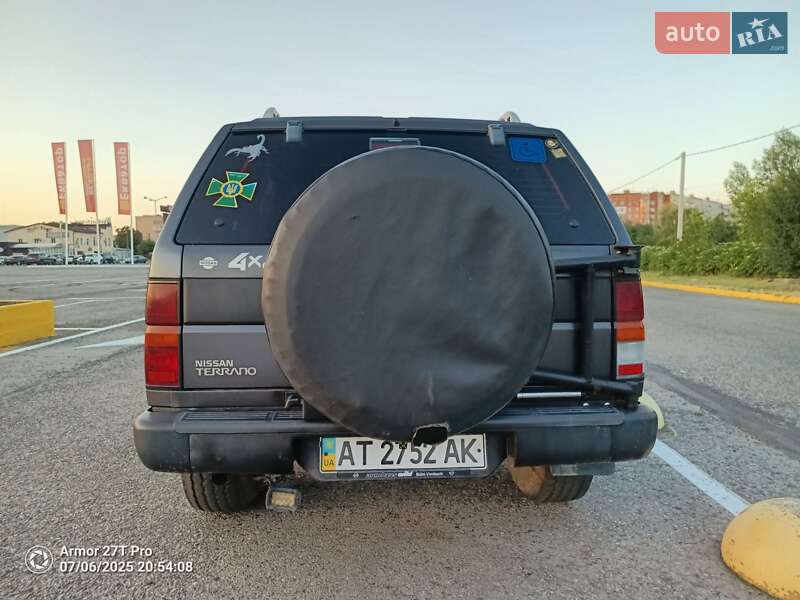 Позашляховик / Кросовер Nissan Terrano 1988 в Чернівцях