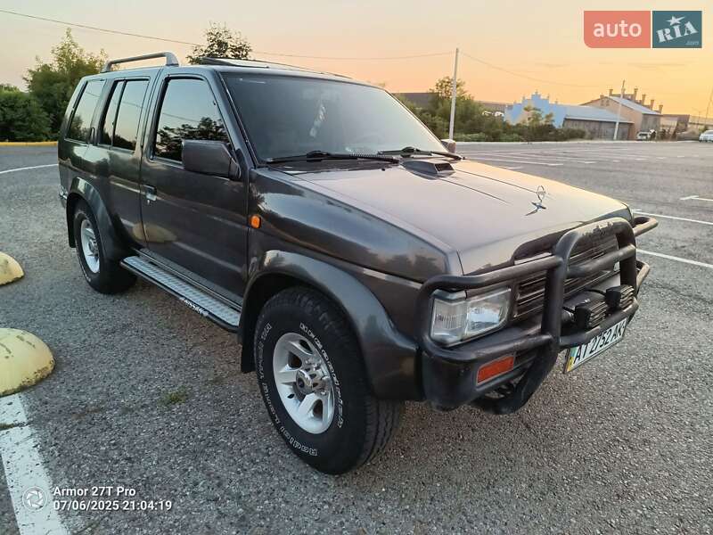 Позашляховик / Кросовер Nissan Terrano 1988 в Чернівцях