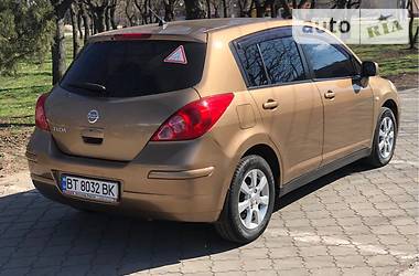 Хэтчбек Nissan TIIDA 2008 в Херсоне