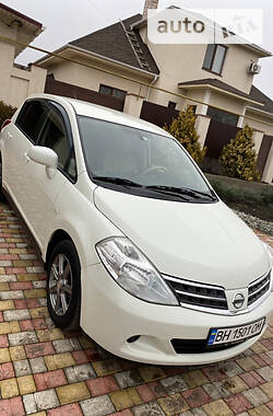 Хэтчбек Nissan TIIDA 2010 в Одессе