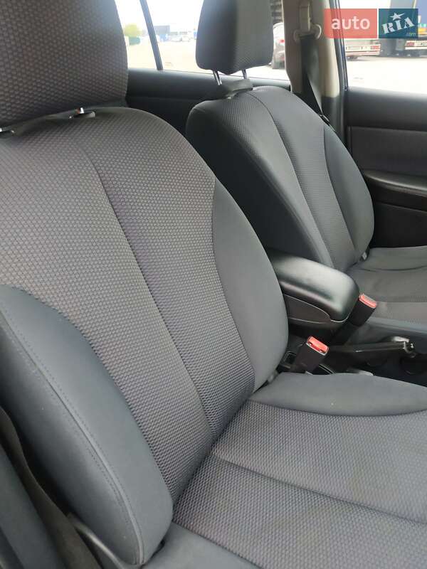 Хэтчбек Nissan TIIDA 2008 в Львове