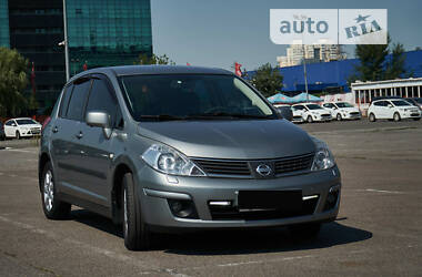 Хэтчбек Nissan TIIDA 2008 в Киеве