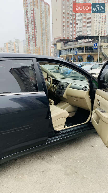 Седан Nissan TIIDA 2007 в Киеве