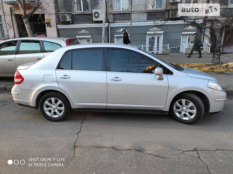 Nissan TIIDA 2008