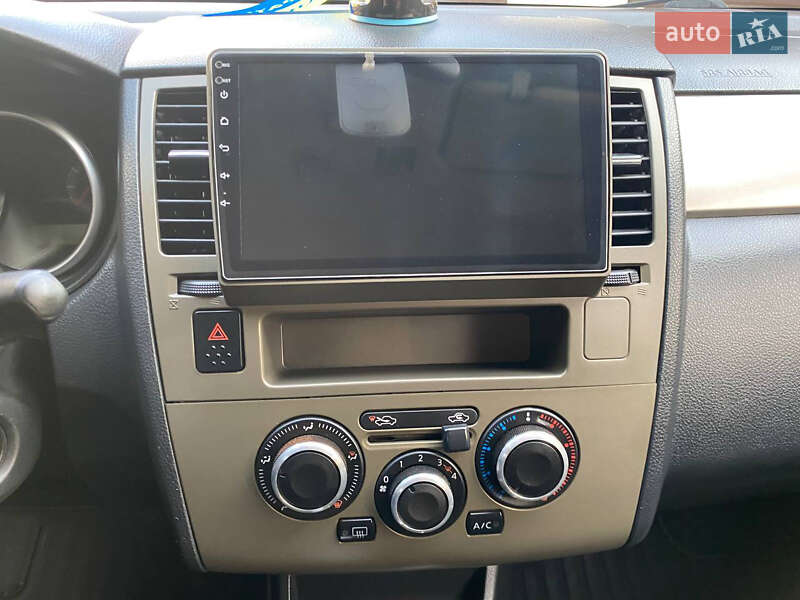Хэтчбек Nissan TIIDA 2011 в Коломые