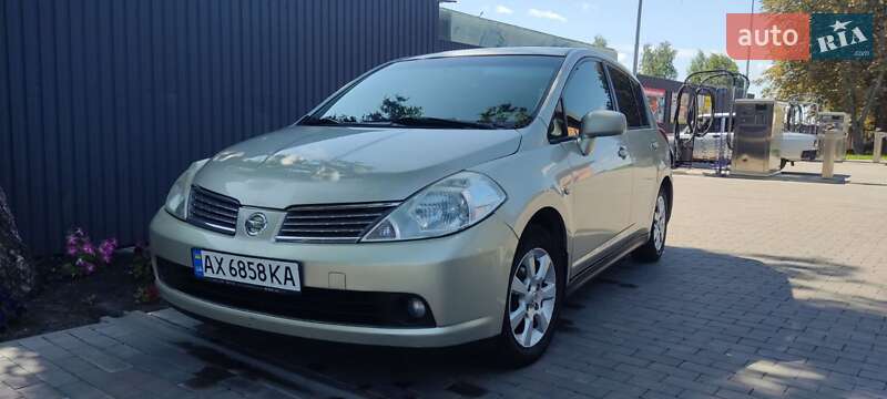 Nissan TIIDA 2008
