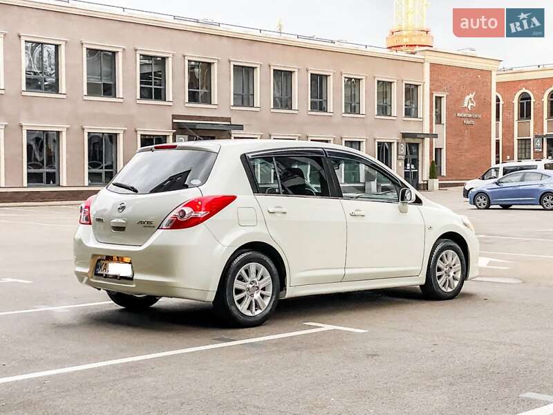 Хетчбек Nissan TIIDA 2010 в Одесі