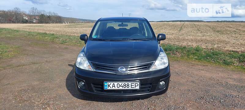 Седан Nissan TIIDA 2011 в Киеве