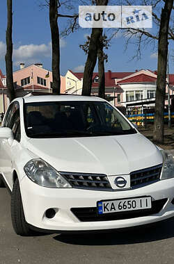 Седан Nissan TIIDA 2011 в Киеве