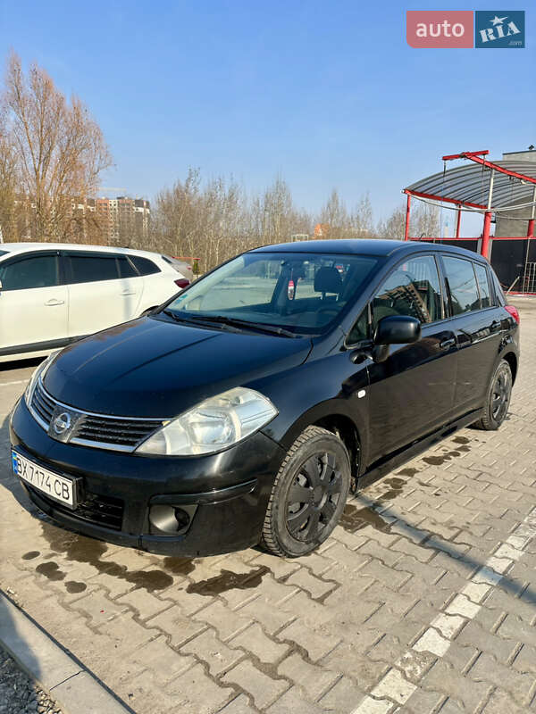 Хэтчбек Nissan TIIDA 2011 в Хмельницком