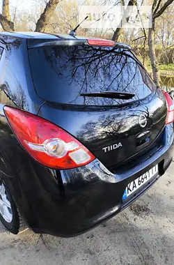 Nissan TIIDA 2012