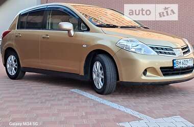 Хэтчбек Nissan TIIDA 2010 в Одессе