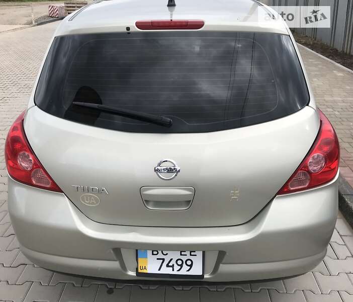 Хэтчбек Nissan TIIDA 2008 в Самборе