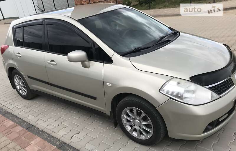 Хэтчбек Nissan TIIDA 2008 в Самборе