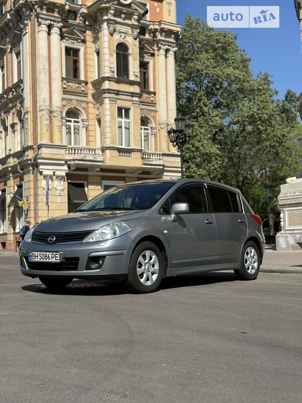Хетчбек Nissan TIIDA 2012 в Одесі