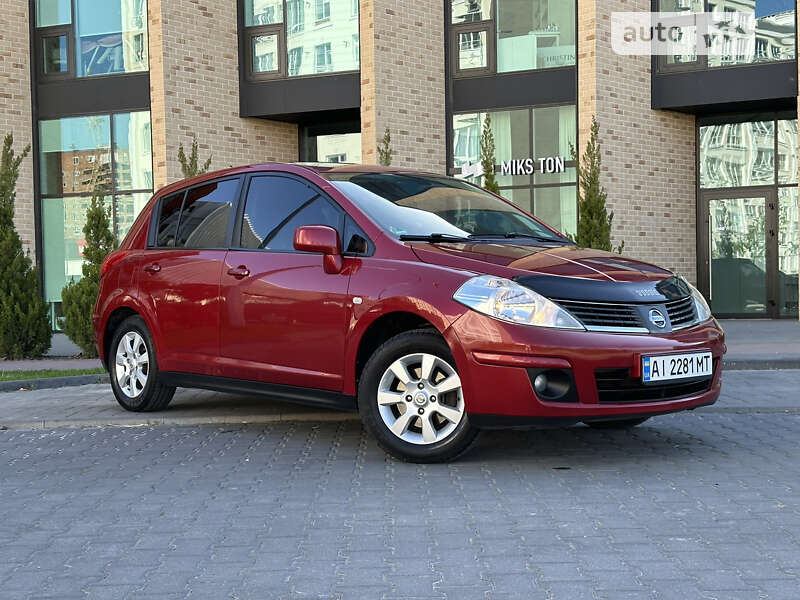 Хэтчбек Nissan TIIDA 2010 в Хмельницком